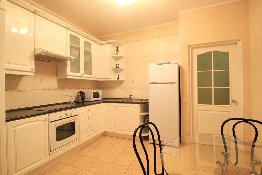 Apartment Poznyaky-Bazhana Kyiv Exterior foto