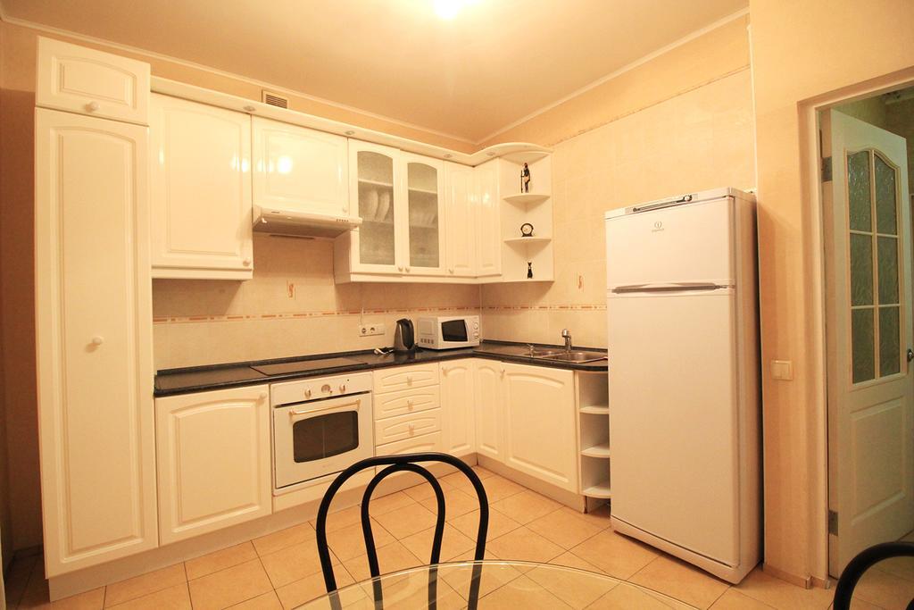 Apartment Poznyaky-Bazhana Kyiv Exterior foto