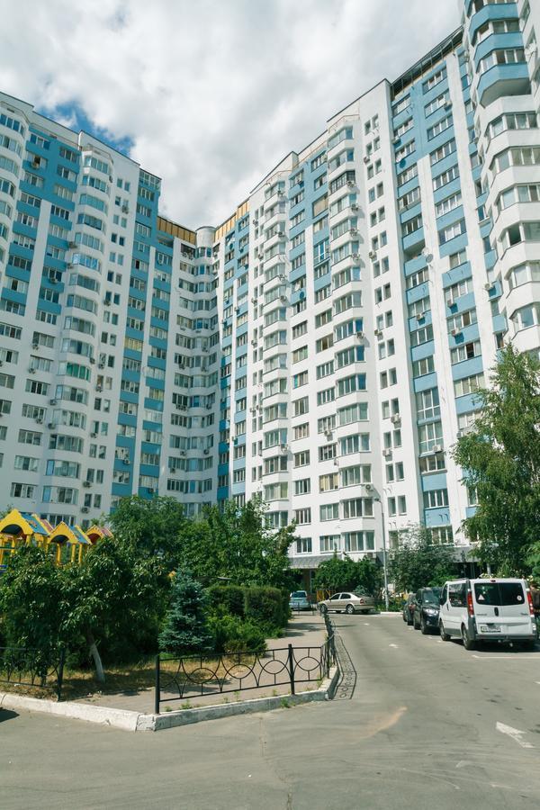 Apartment Poznyaky-Bazhana Kyiv Exterior foto