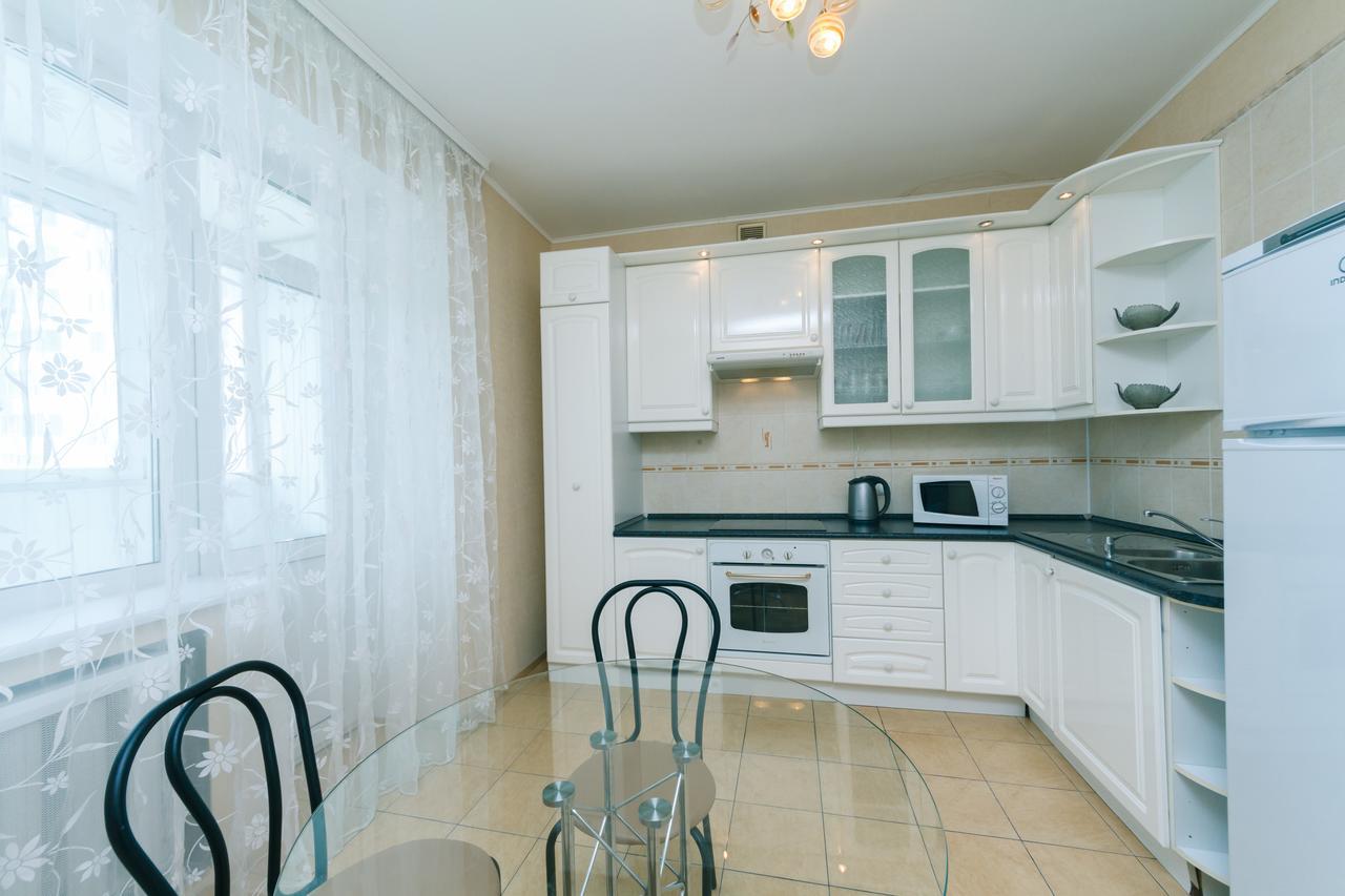 Apartment Poznyaky-Bazhana Kyiv Exterior foto