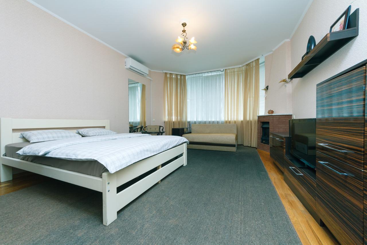 Apartment Poznyaky-Bazhana Kyiv Exterior foto